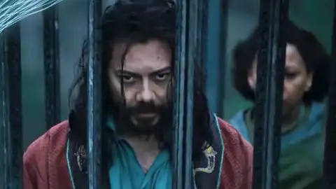 Álvaro Morte en 'La rueda del tiempo' Álvaro Morte en 'La rueda del tiempo'