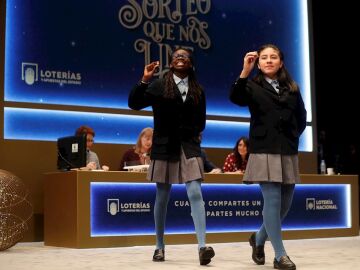 Premios de la Lotería de Navidad vs Niño, ¿cuál reparte más dinero?