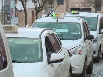 Demanda de taxis en toda España: "Llevamos meses trabajando y no hay forma de cubrir el trabajo"