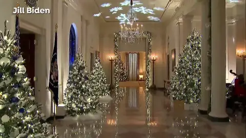 Jill Biden muestra la decoración de Navidad de la Casa Blanca Jill Biden muestra la decoración de Navidad de la Casa Blanca