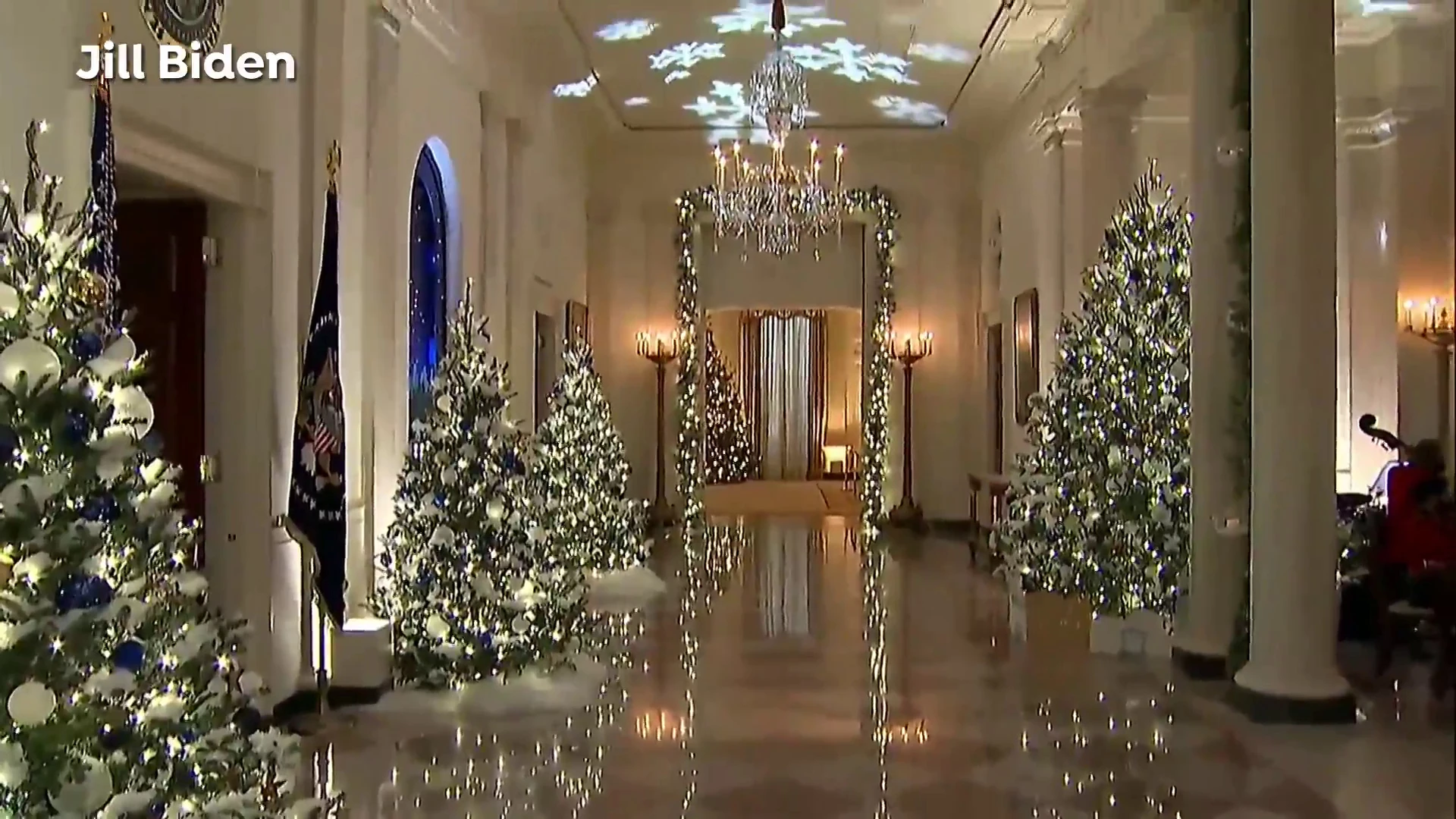 Jill Biden muestra la decoraci&oacute;n de Navidad de la Casa Blanca