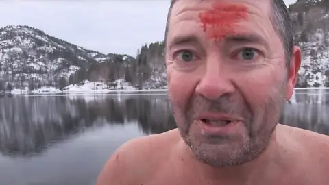 Muere el youtuber Tor Eckhoff mientras graba un vídeo en un lago helado Muere el youtuber Tor Eckhoff mientras graba un vídeo en un lago helado