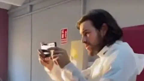 La larga melena de Mario Casas La larga melena de Mario Casas