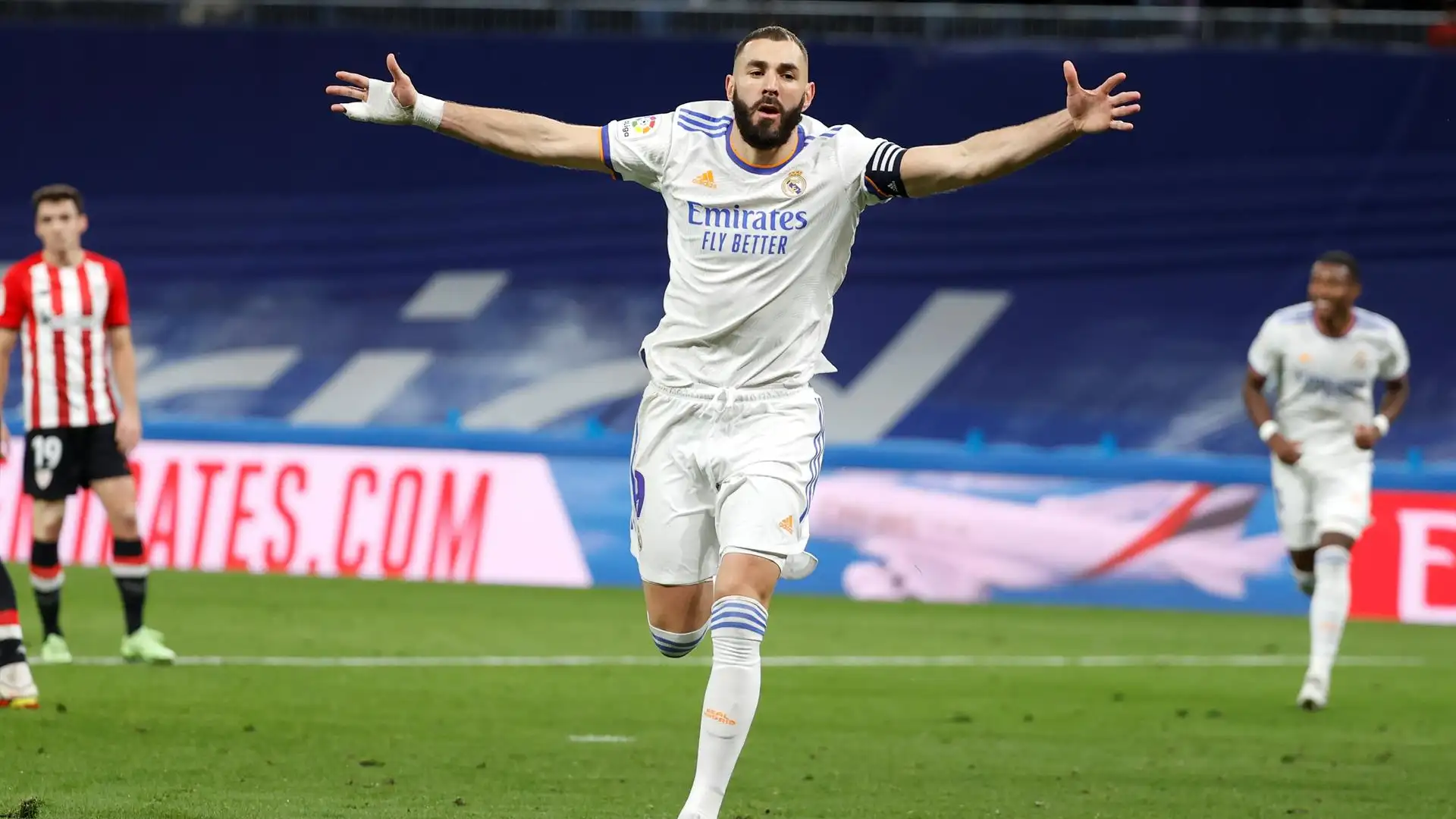 Benzema y Courtois ponen al Real Madrid m&aacute;s l&iacute;der de la Liga