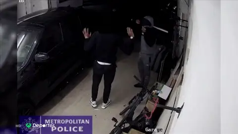 Sale a la luz el vídeo del brutal asalto a Gabriel, jugador del Arsenal, con un bate de béisbol Sale a la luz el vídeo del brutal asalto a Gabriel, jugador del Arsenal, con un bate de béisbol