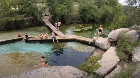 El Pozo De Jacob, la peligrosa cueva submarina en Texas que ha costado la vida a 9 buzos El Pozo De Jacob, la peligrosa cueva submarina en Texas que ha costado la vida a 9 buzos