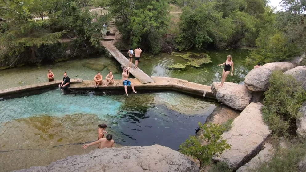 El Pozo De Jacob, la peligrosa cueva submarina en Texas que ha costado la vida a 9 buzos El Pozo De Jacob, la peligrosa cueva submarina en Texas que ha costado la vida a 9 buzos