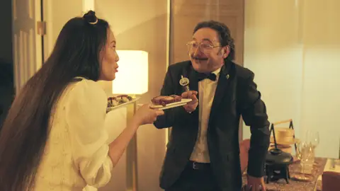 Un sushi… ¿mortal? Povedilla descubre que su novia es una peligrosa espía ninja Un sushi… ¿mortal? Povedilla descubre que su novia es una peligrosa espía ninja