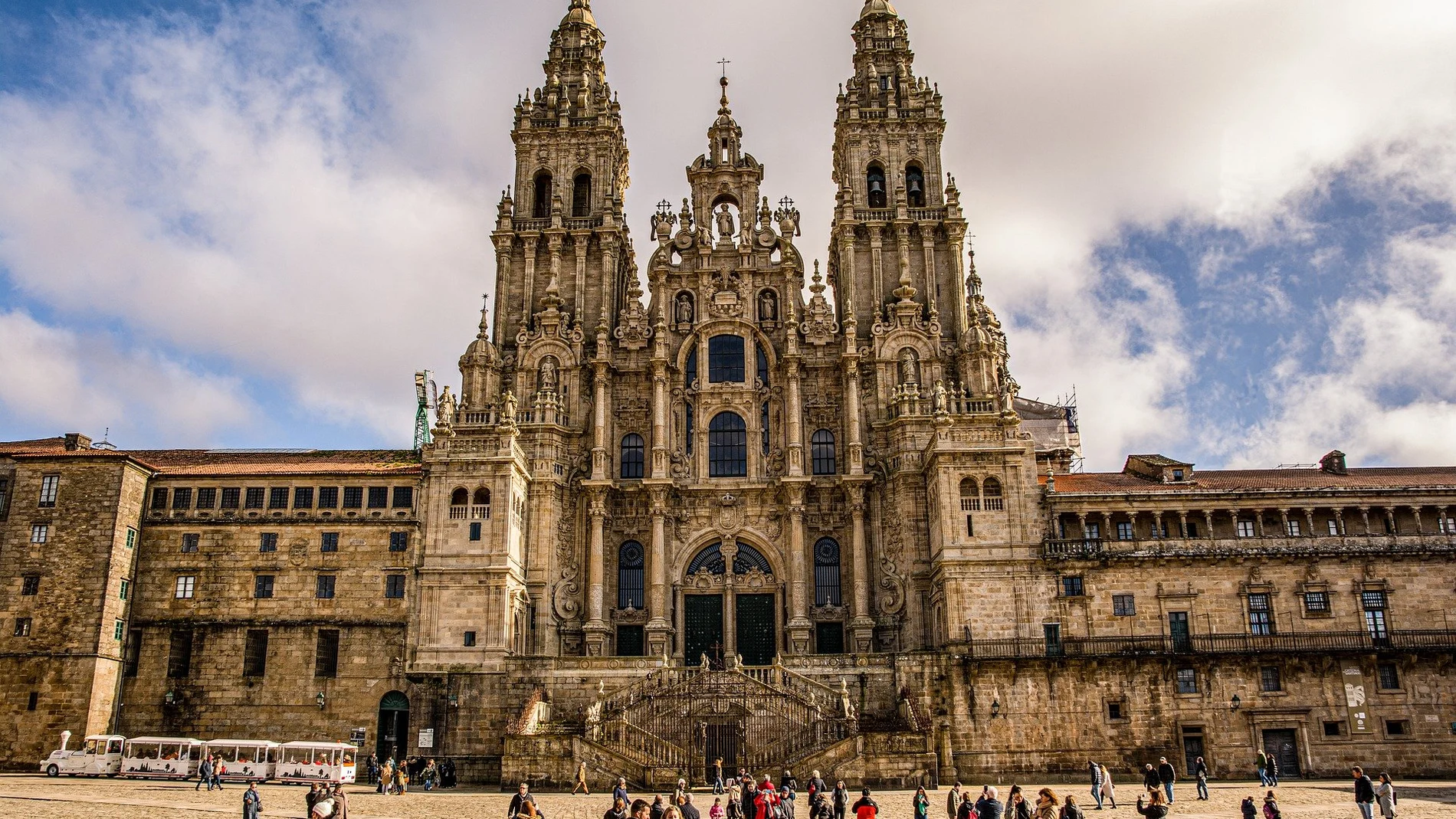 Efemérides de hoy 4 de diciembre de 2021. La catedral de Santiago de Compostela, punto clave en la peregrinación.