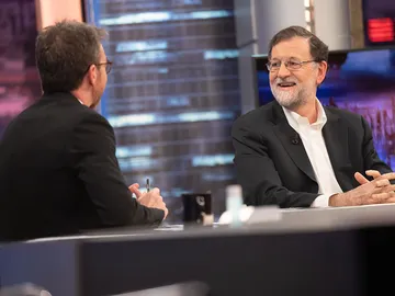 Mariano Rajoy muestra su apoyo total al rey emérito Juan Carlos I: "Debería estar en España" Mariano Rajoy muestra su apoyo total al rey emérito Juan Carlos I: "Debería estar en España"