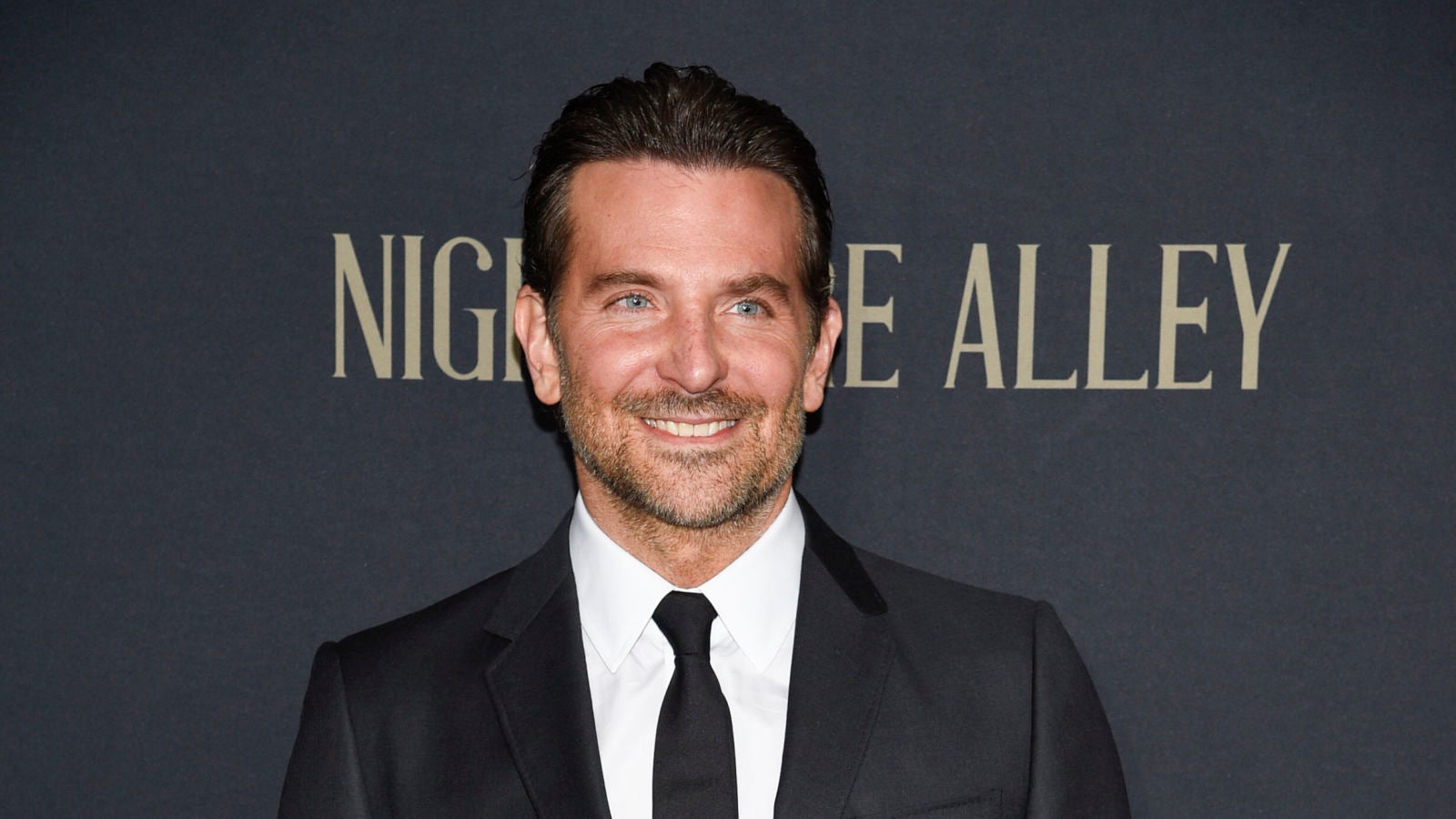 Bradley Cooper aparece totalmente irreconocible y envejecido en su nuevo papel como Leonard Bernstein