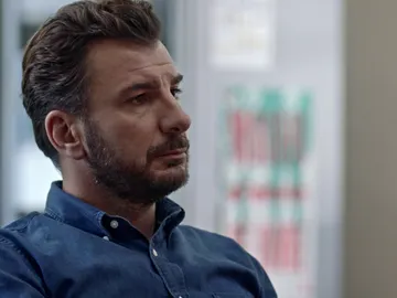 Los profesores intentan averiguar por qué Jonathan intentó suicidarse Los profesores intentan averiguar por qué Jonathan intentó suicidarse