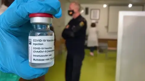 Vacuna policía Vacuna policía