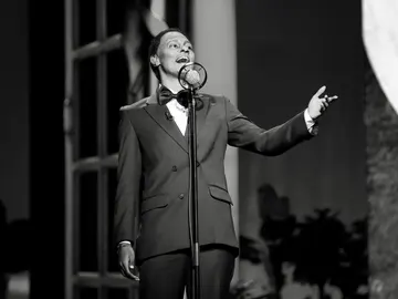 Nia canta a las ‘Dos gardenias’ de Antonio Machín Nia canta a las ‘Dos gardenias’ de Antonio Machín