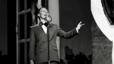 Nia canta a las ‘Dos gardenias’ de Antonio Machín Nia canta a las ‘Dos gardenias’ de Antonio Machín