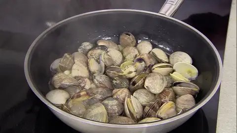 El truco de Karlos Arguiñano para conseguir que se abran las almejas El truco de Karlos Arguiñano para conseguir que se abran las almejas