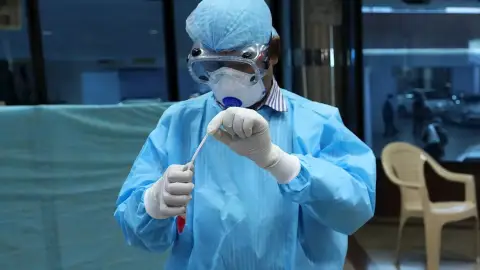 Antena 3 Noticias 1 (03-12-21) Confirmado el segundo caso de ómicron en Mallorca, los positivos por esta variante ascienden en España a 7 Antena 3 Noticias 1 (03-12-21) Confirmado el segundo caso de ómicron en Mallorca, los positivos por esta variante ascienden en España a 7