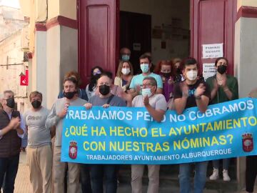 Desesperación entre los trabajadores del Ayuntamiento de Alburquerque, que encaran una Navidad negra tras un año sin cobrar