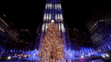 Iluminación del árbol de Navidad en el edificio The Rockefeller Center de Nueva York, cumple 89 años.