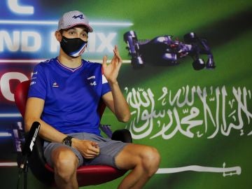 Esteban Ocon, sobre su relación con Alonso: "Escuché muchas cosas negativas suyas pero... ¡ninguna es verdad!"