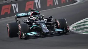 Hamilton se lleva la pole en el GP de Arabia Saudí y Verstappen saldrá 3º, Alonso 13º y Sainz 15º Hamilton se lleva la pole en el GP de Arabia Saudí y Verstappen saldrá 3º, Alonso 13º y Sainz 15º