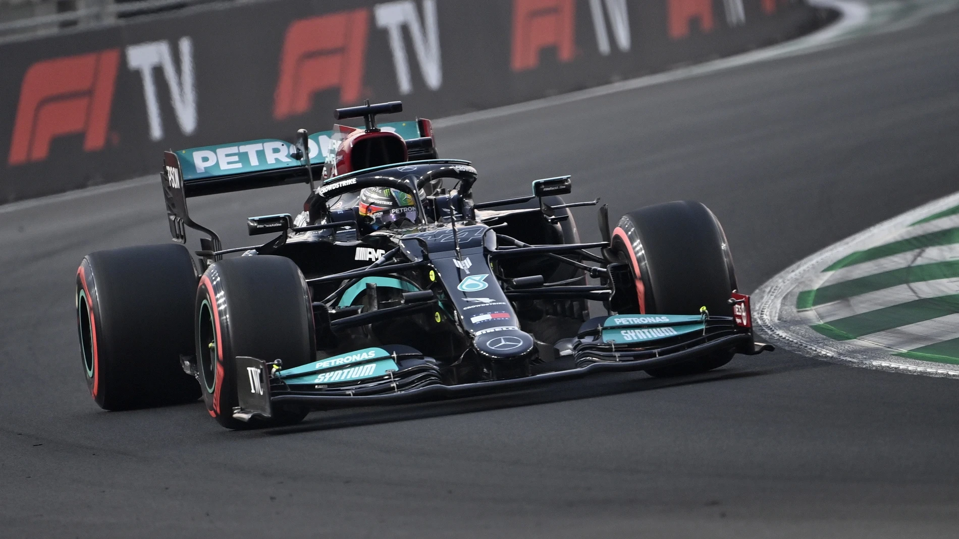 Hamilton se lleva la pole en el GP de Arabia Saudí y Verstappen saldrá 3º, Alonso 13º y Sainz 15º