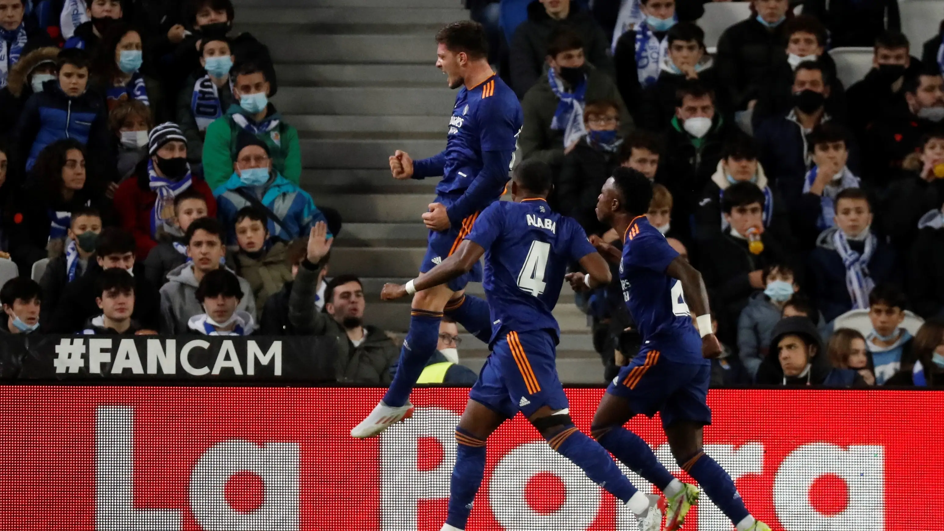 Vinicius y Jovic hacen más líder al Real Madrid en una jornada idónea para el equipo blanco Vinicius y Jovic hacen más líder al Real Madrid en una jornada idónea para el equipo blanco