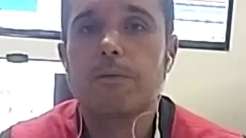 Rubén López, vulcanólogo, sobre la nueva boca del volcán de La Palma: "No se descartan nuevos centros de emisión" Rubén López, vulcanólogo, sobre la nueva boca del volcán de La Palma: "No se descartan nuevos centros de emisión"