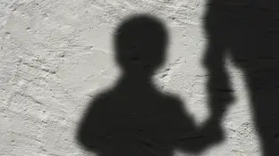 Condenan a cadena perpetua a una mujer que torturó y asesinó a su hijastro de 6 años Condenan a cadena perpetua a una mujer que torturó y asesinó a su hijastro de 6 años