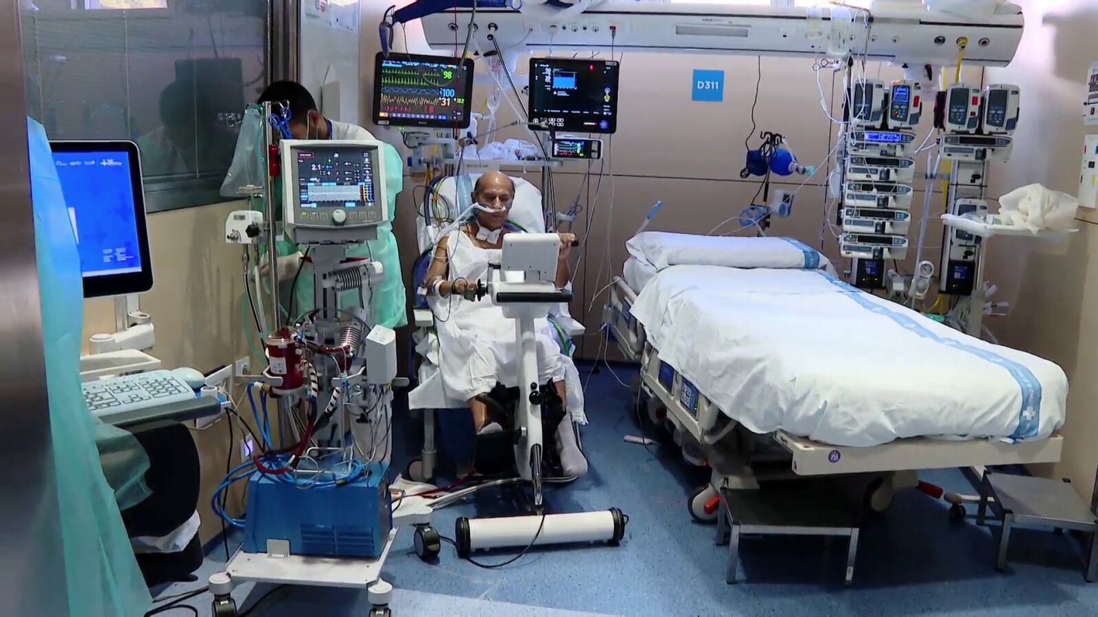 Sanitarios del hospital de Vall d’Hebron explican cómo las vacunas han salvado a las UCI de otro colapso