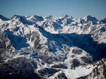 Mueren tres esquiadores en los Alpes al ser sepultados por una avalancha 