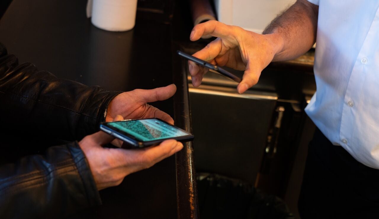 Comunidad Valenciana endurece las restricciones: 600 euros de multa para quien entre en locales sin pasaporte covid