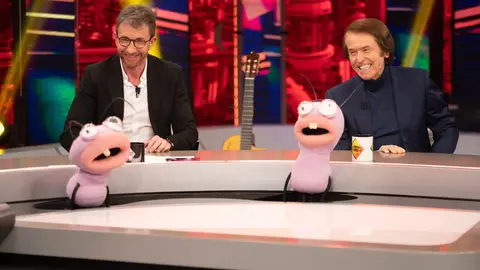 Raphael se sorprende con la voz de una de las participantes del juego de Trancas y Barrancas Raphael se sorprende con la voz de una de las participantes del juego de Trancas y Barrancas