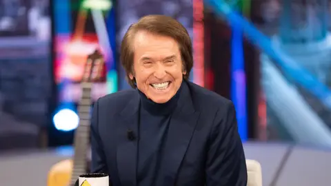 Raphael recuerda en 'El Hormiguero 3.0' cómo vivía el fenómeno fan en los 60: "En ese momento, te encanta" Raphael recuerda en 'El Hormiguero 3.0' cómo vivía el fenómeno fan en los 60: "En ese momento, te encanta"