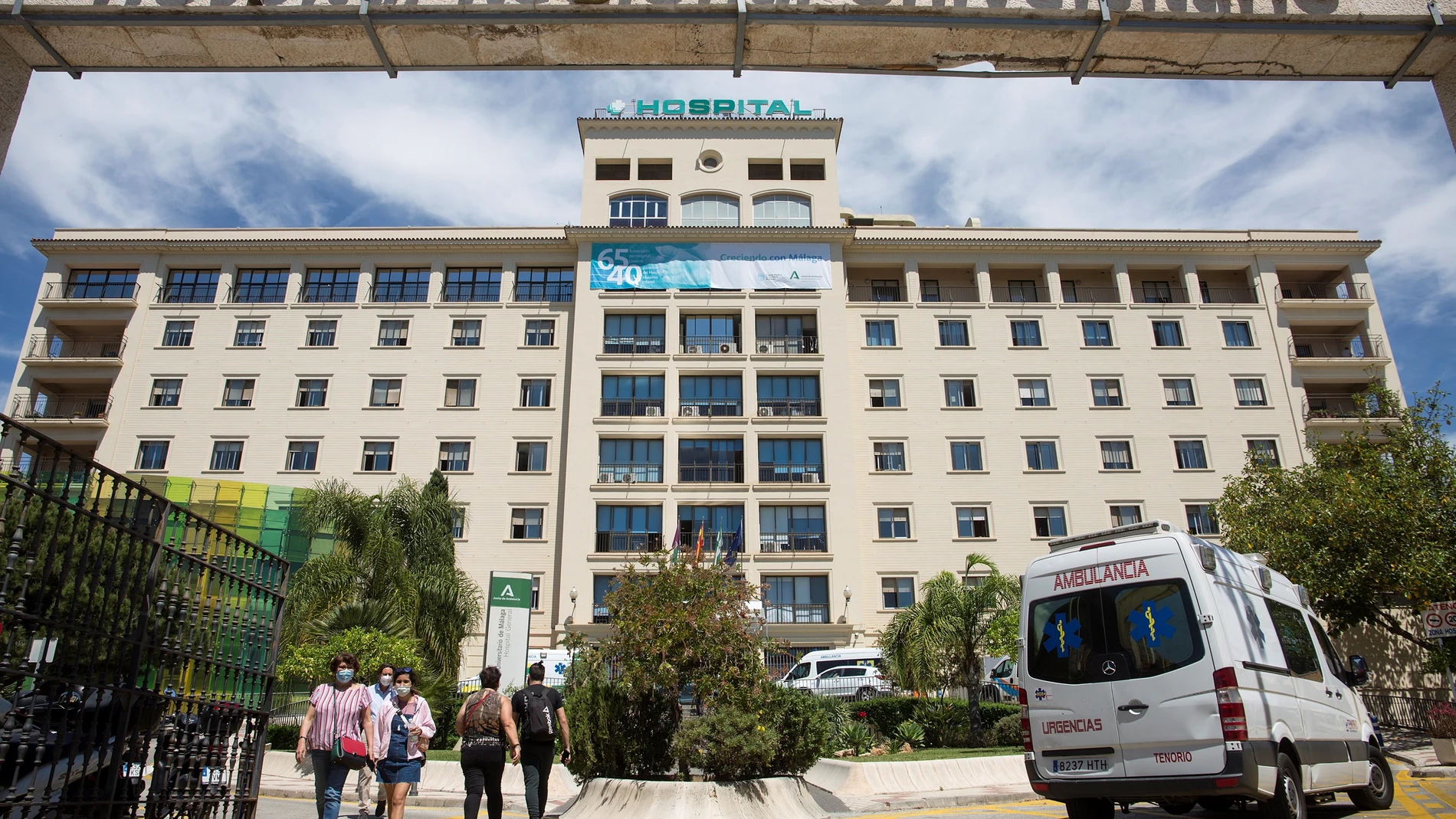 Los sanitarios del Hospital de Málaga contagiados de coronavirus tras una cena de Navidad ascienden a 78