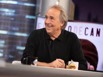 La reflexión de Joan Manuel Serrat sobre los mayores: "Deberíamos hacer un partido político de viejos" La reflexión de Joan Manuel Serrat sobre los mayores: "Deberíamos hacer un partido político de viejos"