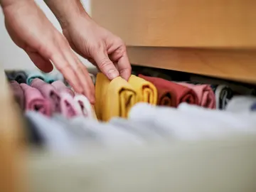 Hay ropa que no puede faltar en tu armario. Hay ropa que no puede faltar en tu armario.