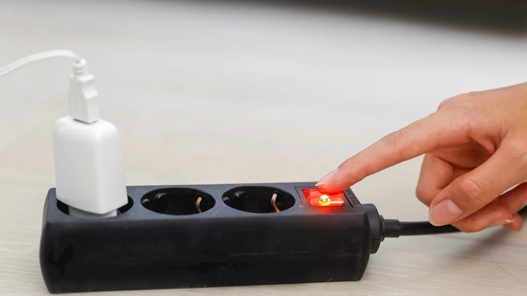 Facturas de luz de hasta 2.000 euros en Huelva Facturas de luz de hasta 2.000 euros en Huelva