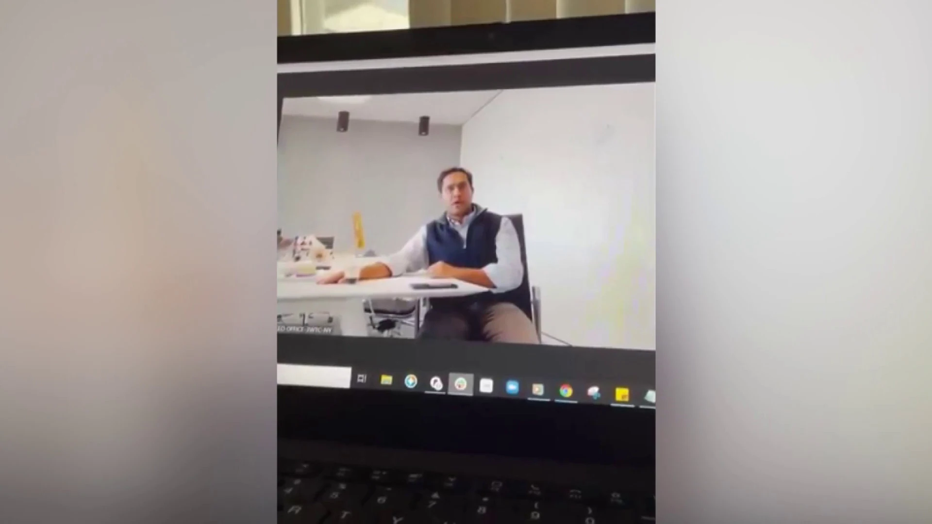 Una empresa de EEUU despide a 900 trabajadores durante una llamada por Zoom Una empresa de EEUU despide a 900 trabajadores durante una llamada por Zoom