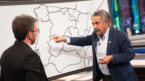 La clase magistral de Miguel Ángel Revilla sobre la situación de España: "Está muy mal distribuido" La clase magistral de Miguel Ángel Revilla sobre la situación de España: "Está muy mal distribuido"