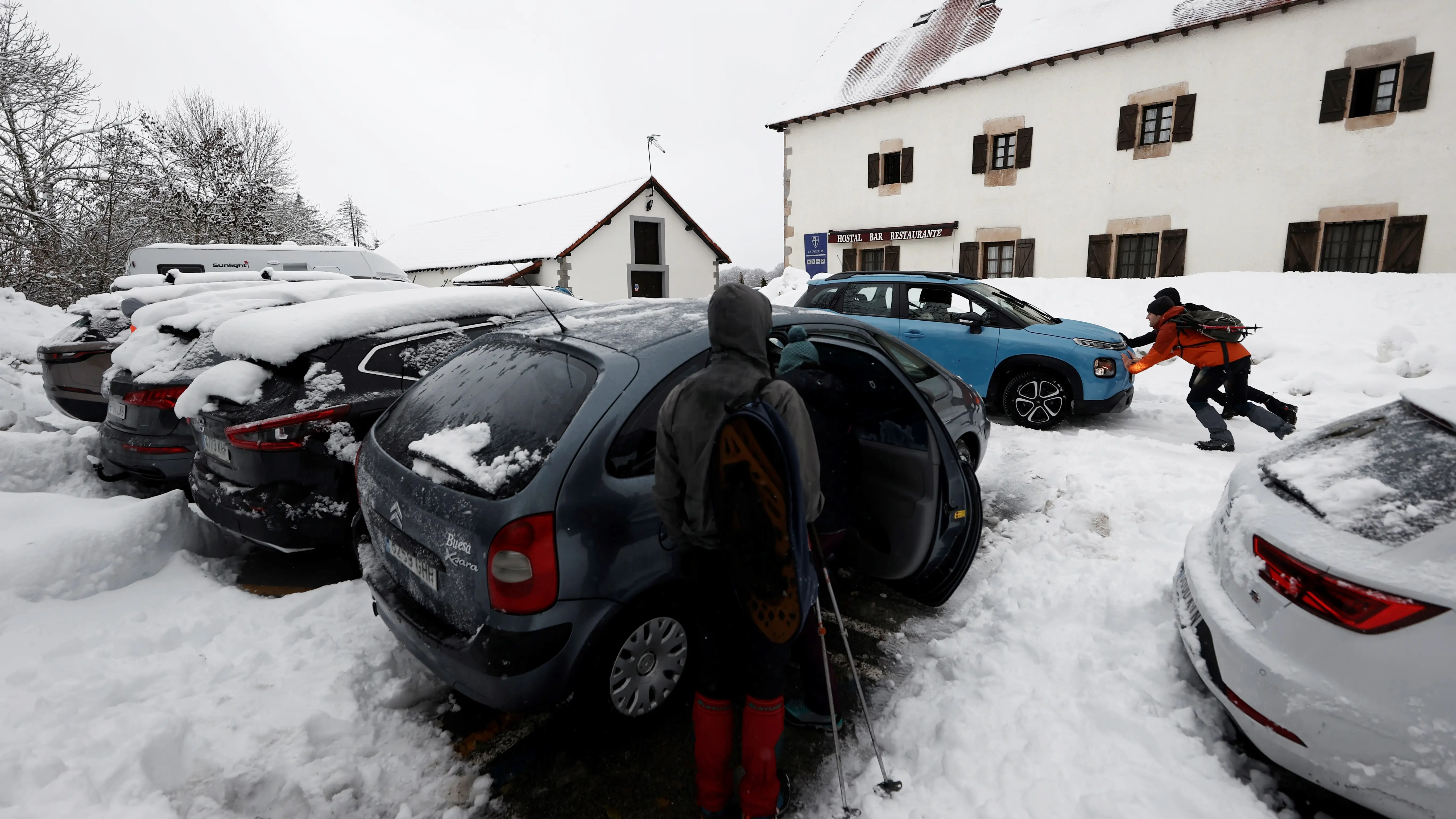Los 5 imprescindibles que debes llevar en el coche ante un temporal de nieve en la carretera Los 5 imprescindibles que debes llevar en el coche ante un temporal de nieve en la carretera