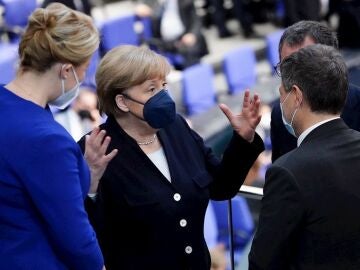 Larga ovación a Angela Merkel en el Parlamento alemán en su despedida como canciller