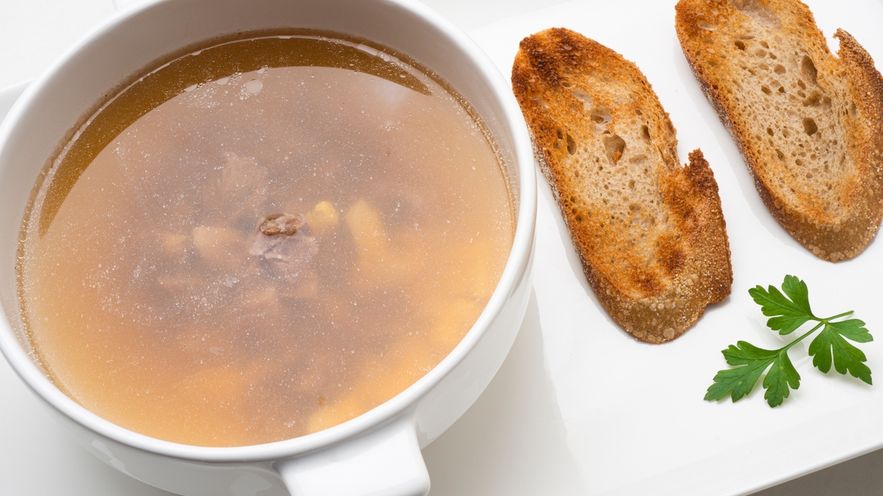 Elegante y sencillo: receta de consomé al jerez