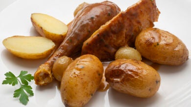 Un plato festivo: pularda al horno con patatas y uvas