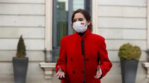 Ayuso creeque "no hay motivos" para cancelar las cenas de Navidad e insta a los madrileños a "vivir con normalidad" las fiestas Ayuso creeque "no hay motivos" para cancelar las cenas de Navidad e insta a los madrileños a "vivir con normalidad" las fiestas