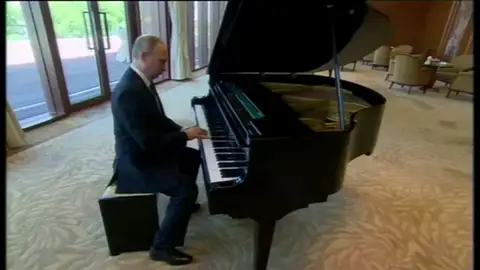 Vladimir Putin revela que fue taxista en la década de los 90 Vladimir Putin revela que fue taxista en la década de los 90