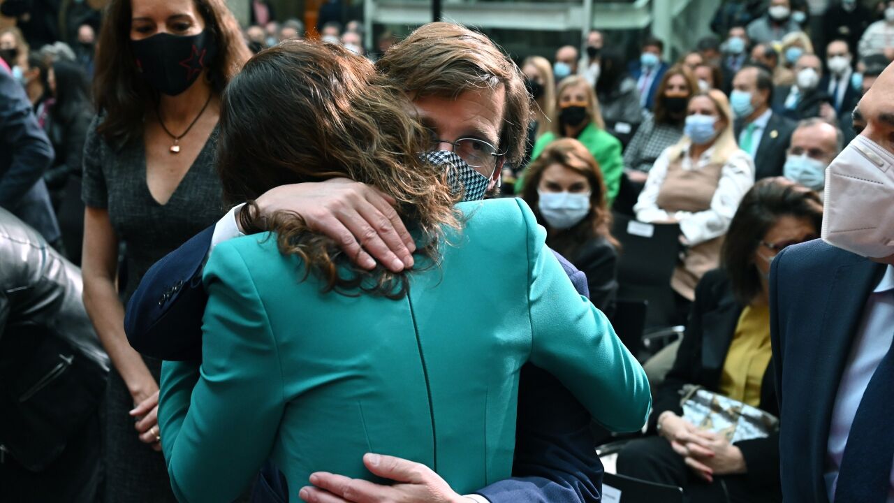 Nuevo desencuentro entre Ayuso y Almeida por la cena de Navidad del PP