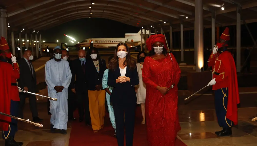 La reina Letizia llegando a Senegal