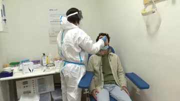 Esta prueba PCR permite confirmar con qué variante del virus se ha infectado el paciente. El resultado tiene un 99% de fiabilidad. Esta prueba PCR permite confirmar con qué variante del virus se ha infectado el paciente. El resultado tiene un 99% de fiabilidad.