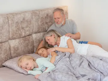 La Justicia abre la puerta a que los padres también cobren el complemento de maternidad: ¿Cómo solicitarlo y de cuánto es? La Justicia abre la puerta a que los padres también cobren el complemento de maternidad: ¿Cómo solicitarlo y de cuánto es?